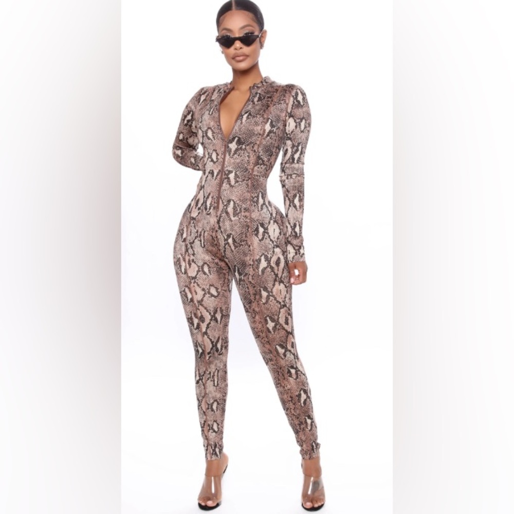 FASHION NOVA DOING MY OWN THING Jumpsuit *MICRO TEAR*